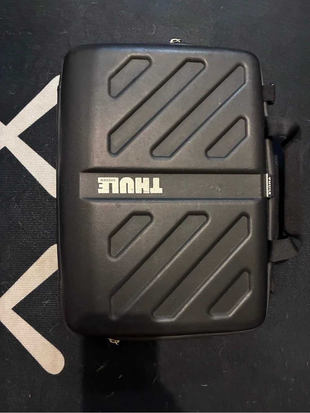 Thule Black Laptop Carry Strap with Padded Shoulder